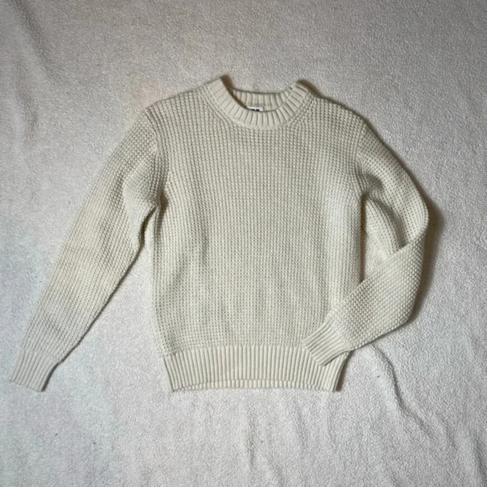 Uniqlo Creme  Textured Crewneck Wool Blend Sweater - Picture 5 of 15